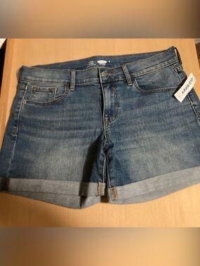 Old Navy Blue Denim Cuffed shorts size 4. 5” inseam